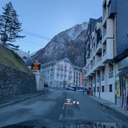 Idéalement Situé Wifi Disponible *